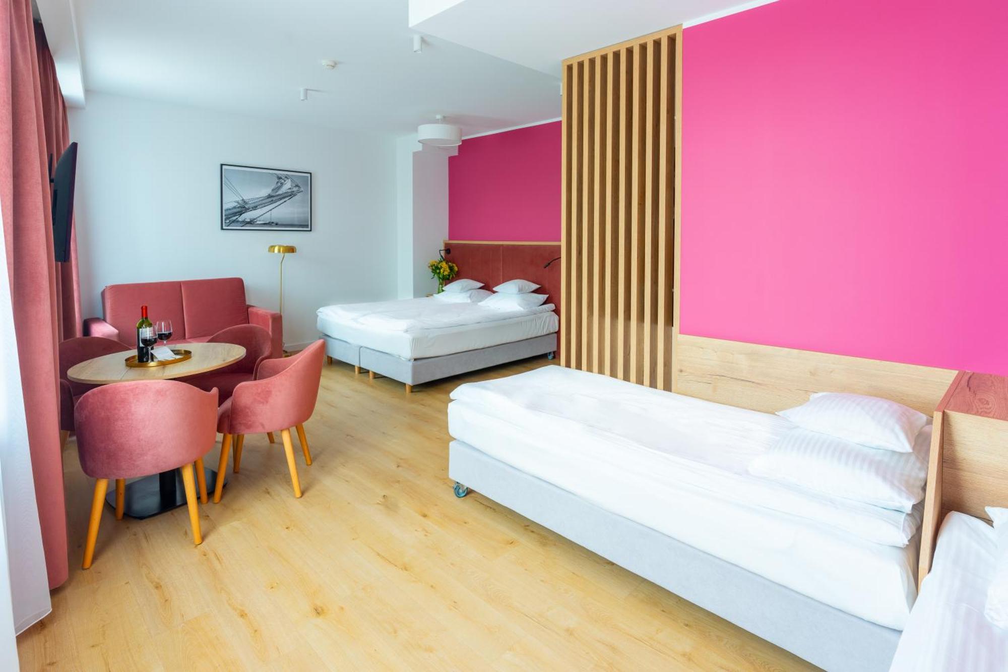 Square Apartments กดิเนีย ภายนอก รูปภาพ